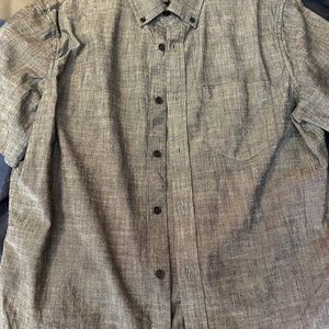 BANANA REPUBLIC - Men’s short sleeve button down shirt.  Excellent condition.